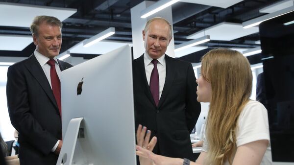 Президент РФ Владимир Путин во время посещения школы программирования Школа 21. 30 мая 2019
