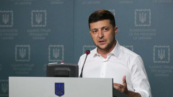 Президент Украины Владимир Зеленский во время совместного брифинга с бывшим президентом Украины Леонидом Кучмой в Киеве Президент Украины Владимир Зеленский во время совместного брифинга с бывшим президентом Украины Леонидом Кучмой в Киеве