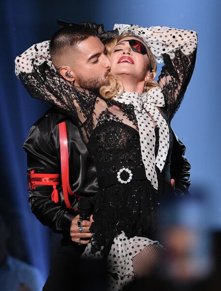 Певица Мадонна выступает на Billboard Music Awards Певица Мадонна выступает на Billboard Music Awards