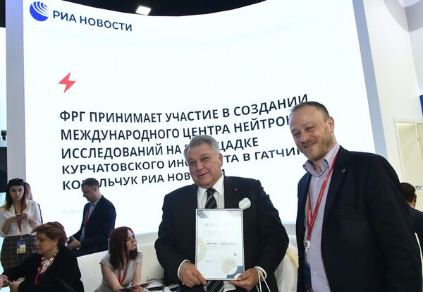 Президент Национального исследовательского центра Курчатовский институт Михаил Ковальчук на стенде МИА Россия сегодня на Петербургском международном экономическом форуме-2019 Президент Национального исследовательского центра Курчатовский институт Михаил Ковальчук на стенде МИА Россия сегодня на Петербургском международном экономическом форуме-2019