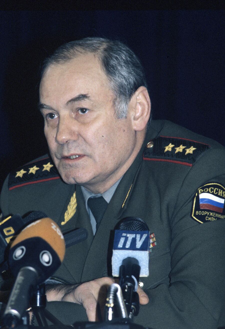 Начальник Главного управления международного военного сотрудничества Министерства обороны России генерал-полковник Леонид Ивашов во время брифинга Начальник Главного управления международного военного сотрудничества Министерства обороны России генерал-полковник Леонид Ивашов во время брифинга