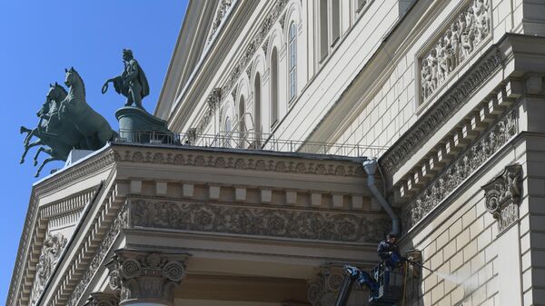 Фасад Государственного академического Большого театра России в Москве Фасад Государственного академического Большого театра России в Москве