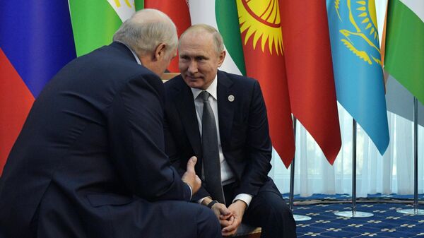 Президент РФ Владимир Путин и президент Белоруссии Александр Лукашенко (слева) во время встречи на полях саммита Шанхайской организации сотрудничества (ШОС) Президент РФ Владимир Путин и президент Белоруссии Александр Лукашенко (слева) во время встречи на полях саммита Шанхайской организации сотрудничества (ШОС)