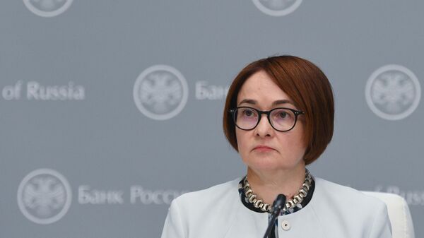 Председатель Центрального банка РФ Эльвира Набиуллина во время пресс-конференции Председатель Центрального банка РФ Эльвира Набиуллина во время пресс-конференции