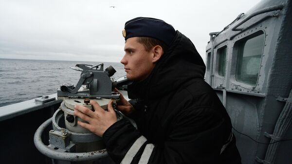 Российский моряк во время совместных российско-японских учений по поиску и спасению на море Сарекс-2019 Российский моряк во время совместных российско-японских учений по поиску и спасению на море Сарекс-2019