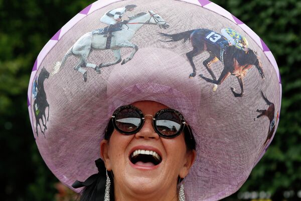 Посетительница королевских скачек Royal Ascot Посетительница королевских скачек Royal Ascot