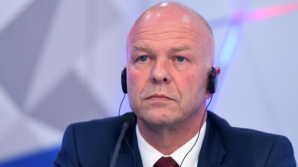 Депутат Бундестага ФРГ, сопредседатель группы Робби Шлунд во время пресс-конференции Итоги встречи Германо-российской межпарламентской дружбы в Международном мультимедийном пресс-центре МИА Россия сегодня в Москве. Депутат Бундестага ФРГ, сопредседатель группы Робби Шлунд во время пресс-конференции Итоги встречи Германо-российской межпарламентской дружбы в Международном мультимедийном пресс-центре МИА Россия сегодня в Москве.
