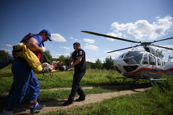 Эвакуация пострадавшей на многоцелевом вертолете Eurocopter EC145 в рамках учений в Москве Эвакуация пострадавшей на многоцелевом вертолете Eurocopter EC145 в рамках учений в Москве