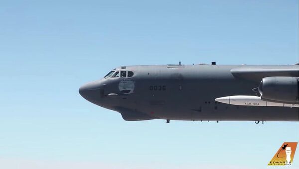 Первый полет B-52 Stratofortress, оснащенного прототипом гиперзвуковой ракеты AGM-183A Первый полет B-52 Stratofortress, оснащенного прототипом гиперзвуковой ракеты AGM-183A