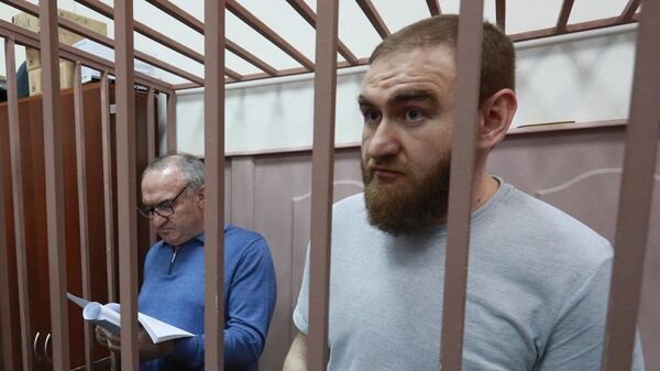 Мосгорсуд повторно продлил арест экс-сенатору Арашукову и его отцу