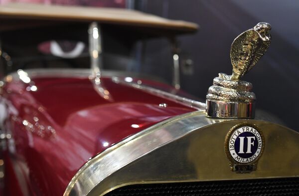 Автомобиль Isotta Fraschini Tipo 8 (Италия) во время открытия самого большого в России автомузея Моторы Октября Автомобиль Isotta Fraschini Tipo 8 (Италия) во время открытия самого большого в России автомузея Моторы Октября