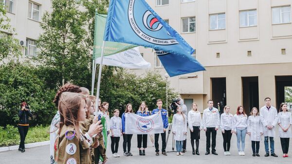 Торжественная линейка, посвященная началу работы всероссийского медицинского отряда Коллеги