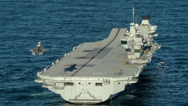 Истребитель F-35 совершает посадку на авианосец Королева Елизавета ВМС Великобритании Истребитель F-35 совершает посадку на авианосец Королева Елизавета ВМС Великобритании