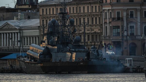 Малый ракетный корабль Пассат во время выхода боевых кораблей из Санкт-Петербурга в рамках подготовки к Дню ВМФ России Малый ракетный корабль Пассат во время выхода боевых кораблей из Санкт-Петербурга в рамках подготовки к Дню ВМФ России