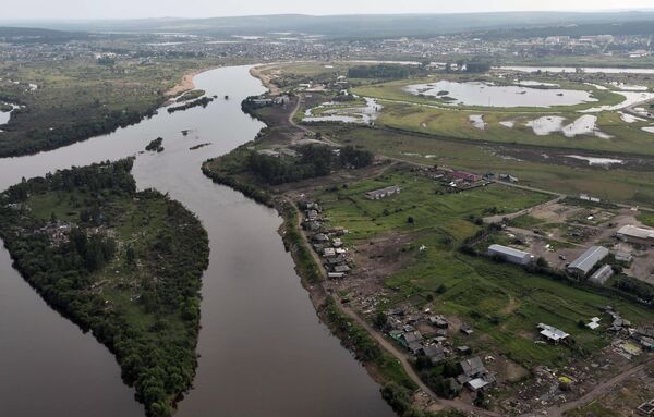 Вид на район подтопления в городе Тулуне Иркутской области из вертолета Вид на район подтопления в городе Тулуне Иркутской области из вертолета