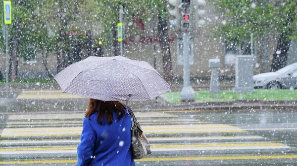 Москвичей предупредили о дожде и мокром снеге в среду