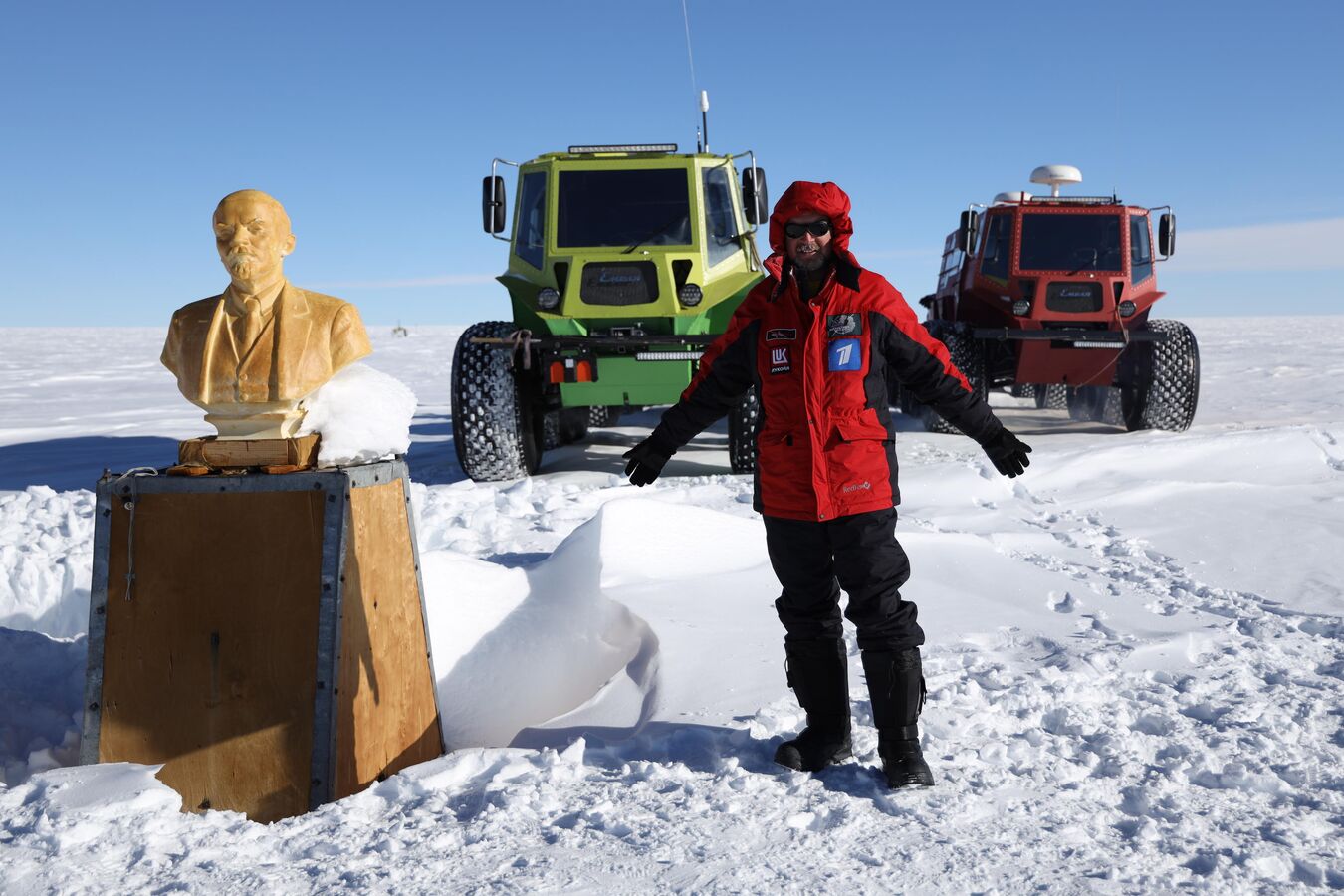 Экспедиции новый год. Станция полюс недоступности Антарктида. Полярная станция полюс недоступности. Полюс недоступности антарктическая станция на карте. Советская антарктическая станция полюс недоступности.