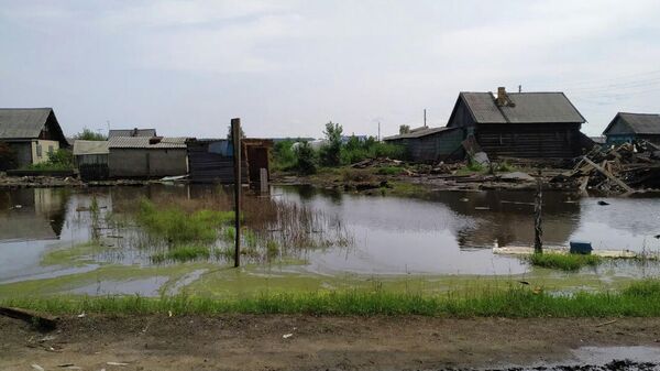 Затопленная улица в городе Тулун в Иркутской области