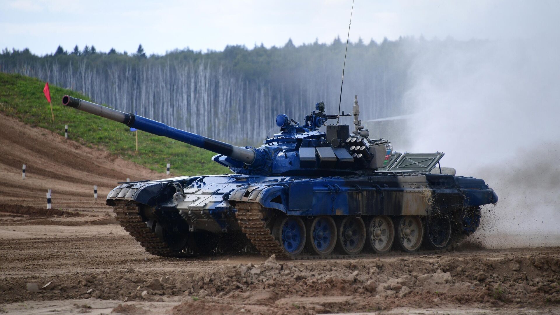 Танк Т-72Б3 команды армии Азербайджана учавствует в конкурсе Танковый биатлон Армейских международных игр АрМИ-2019 Танк Т-72Б3 команды армии Азербайджана учавствует в конкурсе Танковый биатлон Армейских международных игр АрМИ-2019 - РИА Новости, 1920, 27.09.2020