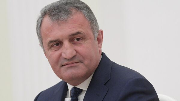 Президент Республики Южная Осетия Анатолий Бибилов Президент Республики Южная Осетия Анатолий Бибилов