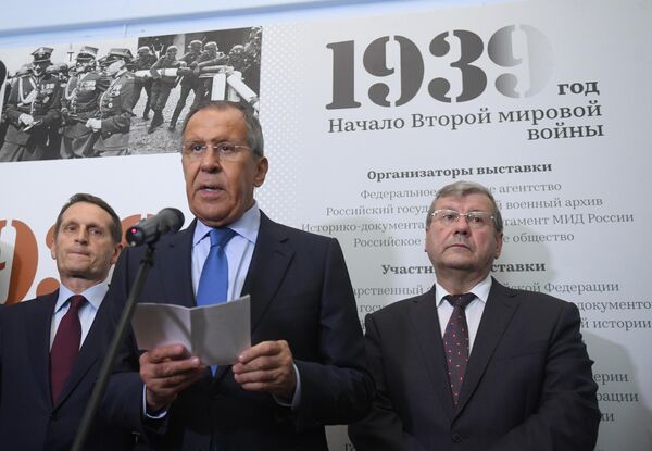 Председатель Российского исторического общества, директор Службы внешней разведки (СВР) Сергей Нарышкин, министр иностранных дел РФ Сергей Лавров, руководитель Федерального архивного агентства Андрей Артизов на открытии историко-документальной выставки 1939 год. Начало Второй мировой войны Председатель Российского исторического общества, директор Службы внешней разведки (СВР) Сергей Нарышкин, министр иностранных дел РФ Сергей Лавров, руководитель Федерального архивного агентства Андрей Артизов на открытии историко-документальной выставки 1939 год. Начало Второй мировой войны