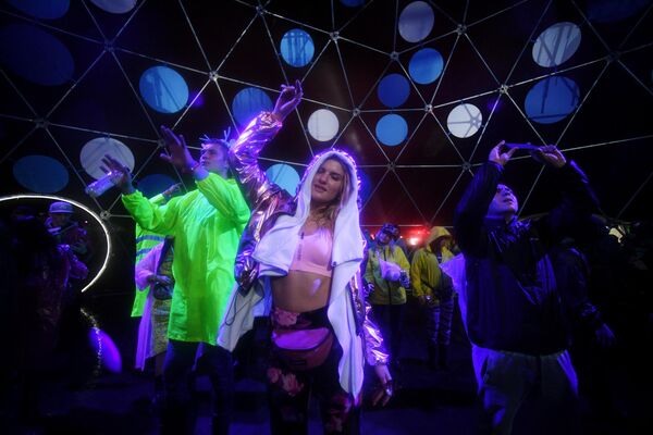 Посетители на фестивале современной музыки и технологий Alfa Future People в Нижегородской области Посетители на фестивале современной музыки и технологий Alfa Future People в Нижегородской области