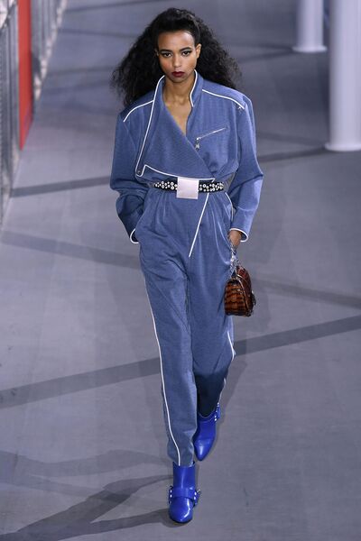 Показ коллекции одежды сезона Осень-Зима 2019/2020 Louis Vuitton в Париже Показ коллекции одежды сезона Осень-Зима 2019/2020 Louis Vuitton в Париже