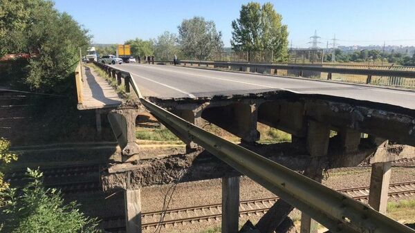 В Харькове обрушился автомобильный мост в районе Лоск. 25 августа 2019 В Харькове обрушился автомобильный мост в районе Лоск. 25 августа 2019