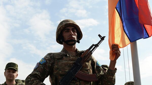 Военнослужащий подразделения Вооруженных сил Армении Военнослужащий подразделения Вооруженных сил Армении