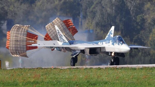 Многофункциональный истребитель Су-57 на полигоне во время подготовки к открытию Международного авиационно-космического салона МАКС-2019 Многофункциональный истребитель Су-57 на полигоне во время подготовки к открытию Международного авиационно-космического салона МАКС-2019