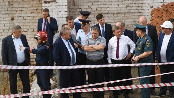 Мэр Новосибирска Анатолий Локоть на месте обрушения перекрытий в строящемся здании в Новосибирске Мэр Новосибирска Анатолий Локоть на месте обрушения перекрытий в строящемся здании в Новосибирске