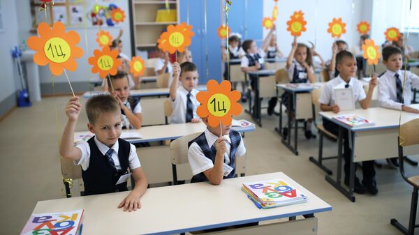 Первоклассники на праздновании Дня знаний в классе нового филиала средней общеобразовательной школы № 11 в Краснодаре Первоклассники на праздновании Дня знаний в классе нового филиала средней общеобразовательной школы № 11 в Краснодаре