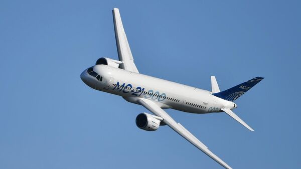 Российский среднемагистральный пассажирский самолёт МС-21-300 совершает полет на Международном авиационно-космическом салоне МАКС-2019 в подмосковном Жуковском Российский среднемагистральный пассажирский самолёт МС-21-300 совершает полет на Международном авиационно-космическом салоне МАКС-2019 в подмосковном Жуковском