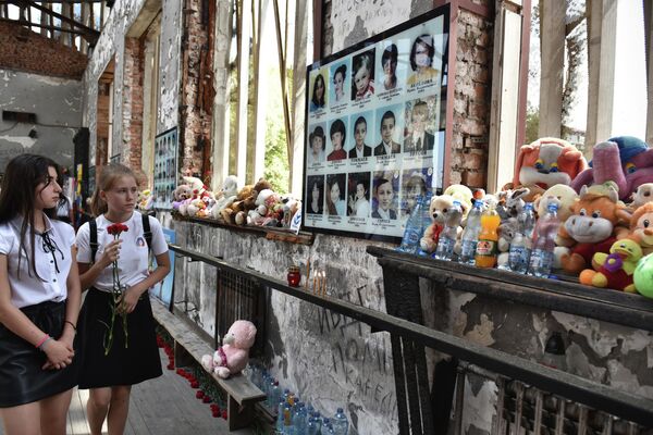 Траурные мероприятия в Беслане Траурные мероприятия в Беслане