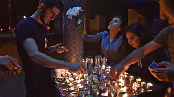 Студенты Северо-Осетинского государственного университета имени К.Л. Хетагурова (СОГУ) зажигают свечи во время траурных мероприятий по жертвам теракта в школе Беслана, посвященных 15-й годовщине теракта 1-3 сентября 2004 года, во Владикавказе Студенты Северо-Осетинского государственного университета имени К.Л. Хетагурова (СОГУ) зажигают свечи во время траурных мероприятий по жертвам теракта в школе Беслана, посвященных 15-й годовщине теракта 1-3 сентября 2004 года, во Владикавказе