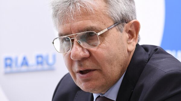 Президент РАН Александр Сергеев во время интервью на стенде МИА Россия сегодня на V Восточном экономическом форуме во Владивосток Президент РАН Александр Сергеев во время интервью на стенде МИА Россия сегодня на V Восточном экономическом форуме во Владивосток