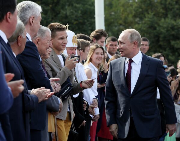 Президент РФ Владимир Путин во время торжественных мероприятий на ВДНХ, посвящённых празднованию Дня города Москвы Президент РФ Владимир Путин во время торжественных мероприятий на ВДНХ, посвящённых празднованию Дня города Москвы