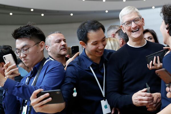 Тим Кук на презентации новинок компании Apple Тим Кук на презентации новинок компании Apple