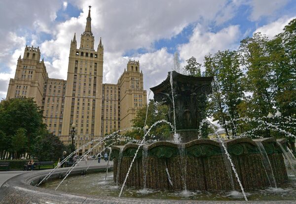 Высотное здание на Кудринской площади в Москве Высотное здание на Кудринской площади в Москве