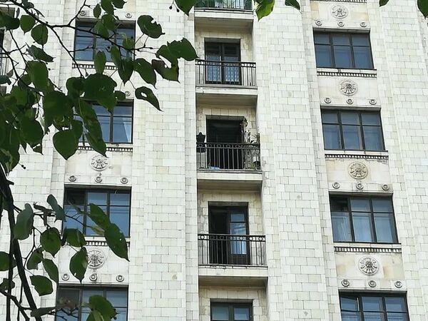 Жилой корпус И в главном здании МГУ Жилой корпус И в главном здании МГУ