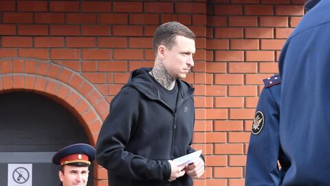 Павел Мамаев у КПП исправительной колонии №4 города Алексеевка Белгородской области Павел Мамаев у КПП исправительной колонии №4 города Алексеевка Белгородской области