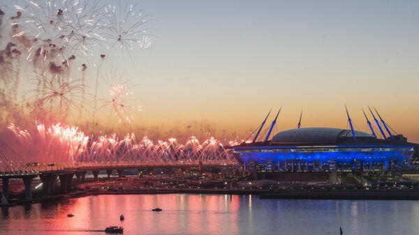 Салют у стадиона Санкт-Петербург Арена после окончания финального матча Кубка конфедераций-2017 по футболу между сборными Чили и Германии