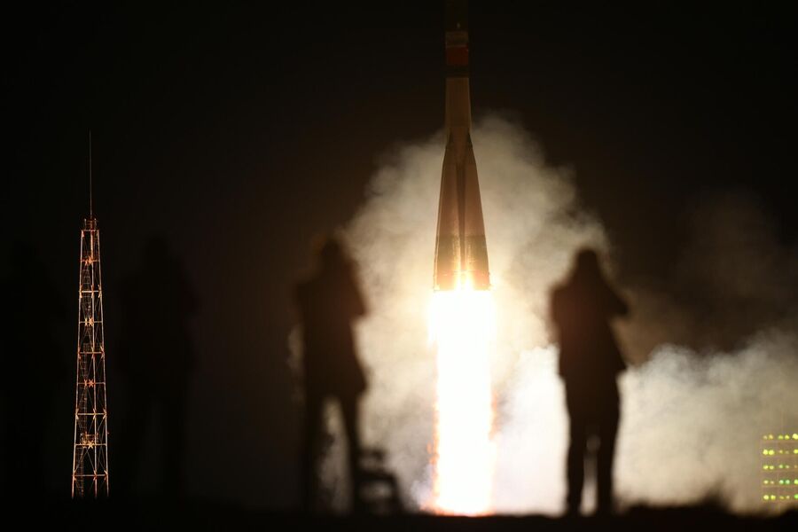 Пуск ракеты-носителя Союз-ФГ с пилотируемым кораблем Союз МС-15 с космодрома Байконур Пуск ракеты-носителя Союз-ФГ с пилотируемым кораблем Союз МС-15 с космодрома Байконур