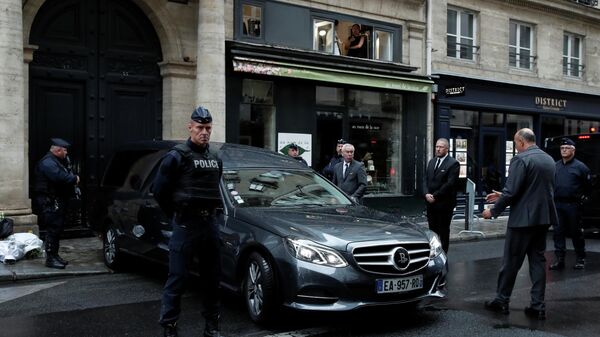 Катафалк с гробом покойного президента Франции Жака Ширака перед Hotel des Invalides в Париже Катафалк с гробом покойного президента Франции Жака Ширака перед Hotel des Invalides в Париже