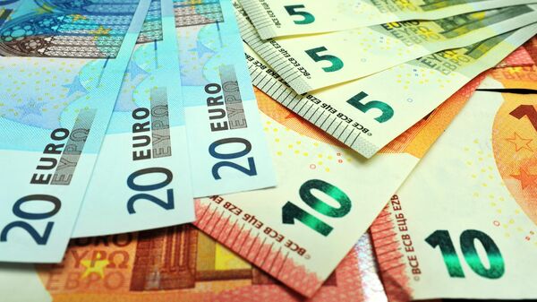 Курс евро опустился ниже 70 рублей