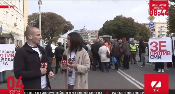 Митинг у здания Житомирского академического украинского музыкально-драматического театра имени Ивана Кочерги, где проходит встреча президентов Украины и Белоруссии Владимира Зеленского и Александра Лукашенко Митинг у здания Житомирского академического украинского музыкально-драматического театра имени Ивана Кочерги, где проходит встреча президентов Украины и Белоруссии Владимира Зеленского и Александра Лукашенко