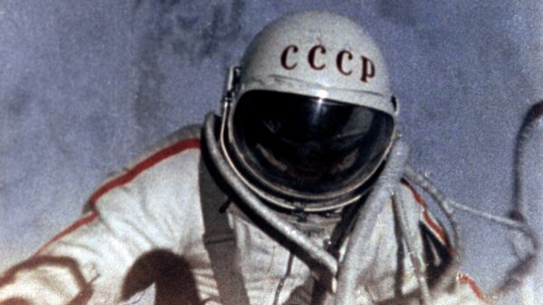 Космонавт Алексей Леонов в открытом космическом пространстве. 18 марта 1965 года Космонавт Алексей Леонов в открытом космическом пространстве. 18 марта 1965 года