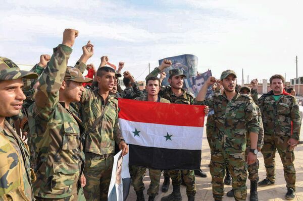 Сирийские военные в районе Манбиджа Сирийские военные в районе Манбиджа
