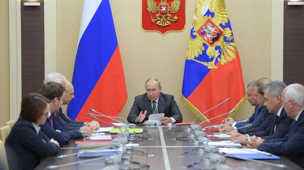 Президент РФ Владимир Путин проводит совещание по вопросу финансового оздоровления организаций ОПК. 16 октября 2019 Президент РФ Владимир Путин проводит совещание по вопросу финансового оздоровления организаций ОПК. 16 октября 2019