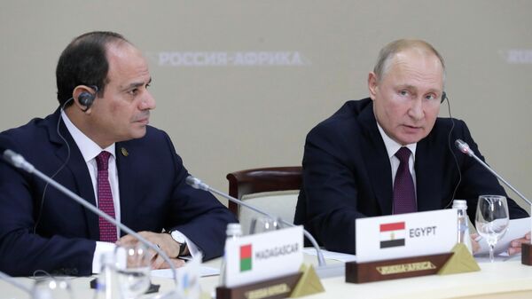 Президент РФ Владимир Путин и президент Арабской республики Египет Абдель Фаттах ас-Сиси на полях саммита Россия - Африка Президент РФ Владимир Путин и президент Арабской республики Египет Абдель Фаттах ас-Сиси на полях саммита Россия - Африка